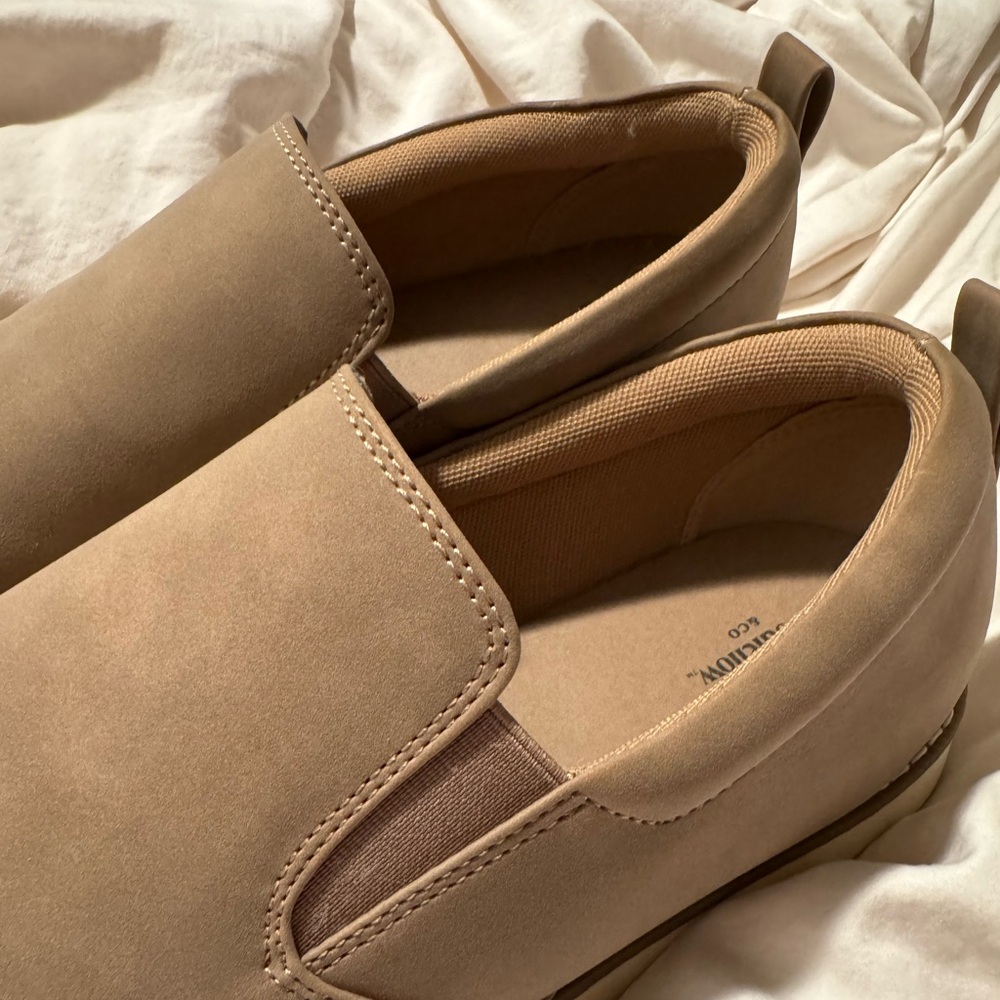 NWOT Men’s Slip on Faux Suede Work Loafer Sneakers